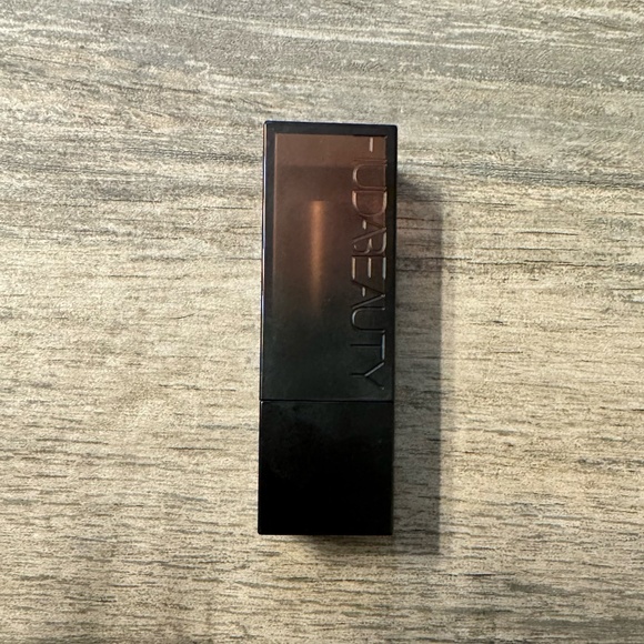 Huda Beauty "Self-Made" lipstick - Picture 6 of 9